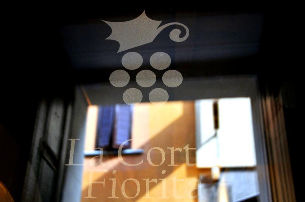 La Corte Fiorita Como Hotell Eksteriør bilde